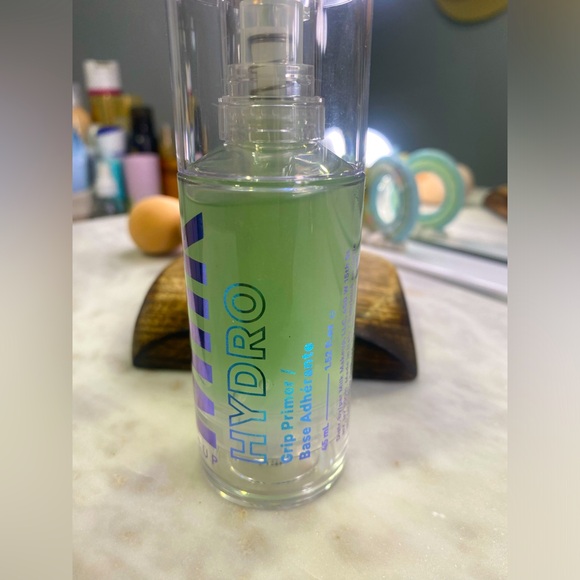 Milk Hydro Grip Makeup Primer - Picture 2 of 4